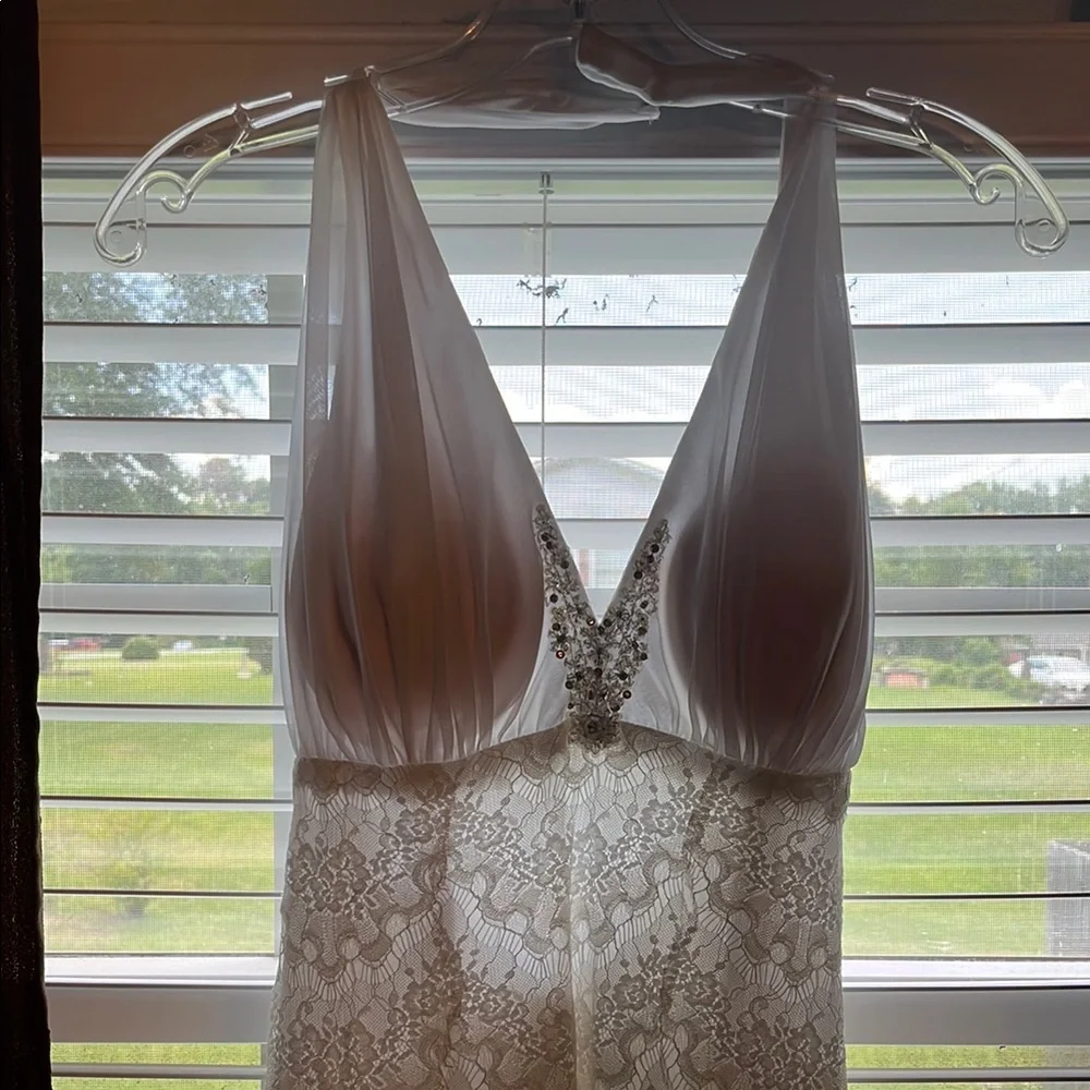 Elegant White Wedding Dress - Picture 4 of 11